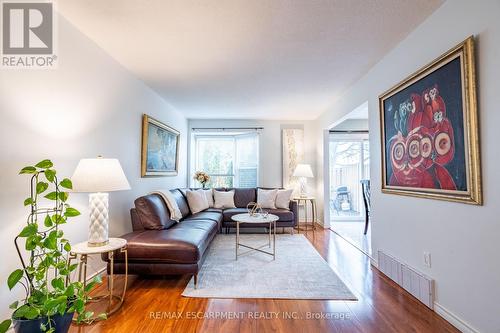 27 - 2185 Fairchild Boulevard, Burlington, ON - Indoor Photo Showing Living Room