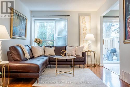 27 - 2185 Fairchild Boulevard, Burlington, ON - Indoor Photo Showing Living Room