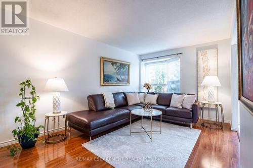 27 - 2185 Fairchild Boulevard, Burlington, ON - Indoor Photo Showing Living Room