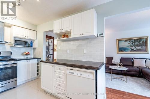 27 - 2185 Fairchild Boulevard, Burlington, ON - Indoor Photo Showing Kitchen