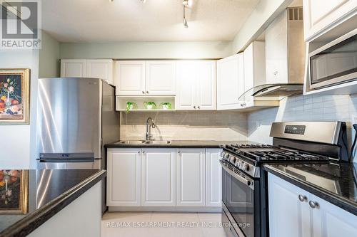 27 - 2185 Fairchild Boulevard, Burlington, ON - Indoor Photo Showing Kitchen With Stainless Steel Kitchen With Double Sink