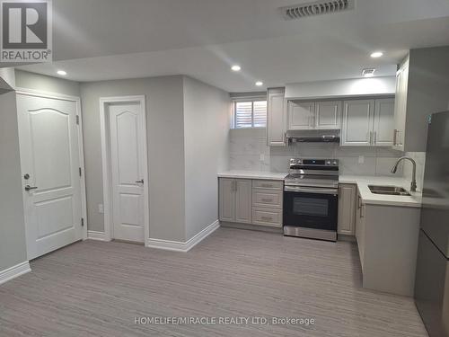 423 Edenbrook Hill Drive, Brampton, ON - Indoor Photo Showing Kitchen With Double Sink