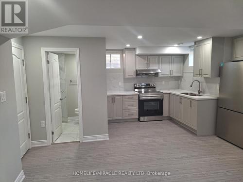 423 Edenbrook Hill Drive, Brampton, ON - Indoor Photo Showing Kitchen With Double Sink