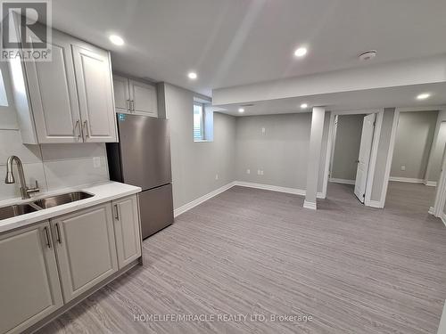 423 Edenbrook Hill Drive, Brampton, ON - Indoor Photo Showing Kitchen With Double Sink