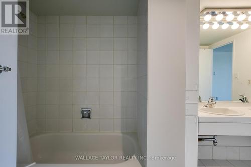 1612 - 2045 Lake Shore Boulevard W, Toronto, ON - Indoor Photo Showing Bathroom