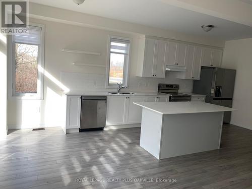 1430 Rose Way, Milton, ON - Indoor Photo Showing Kitchen With Double Sink