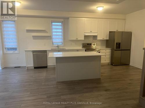 1430 Rose Way, Milton, ON - Indoor Photo Showing Kitchen With Double Sink