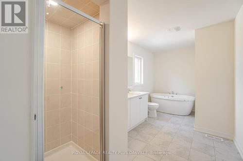 1430 Rose Way, Milton, ON - Indoor Photo Showing Bathroom