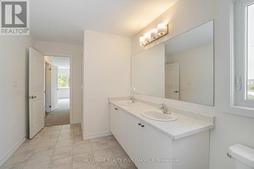 1430 Rose Way, Milton, ON - Indoor Photo Showing Bathroom