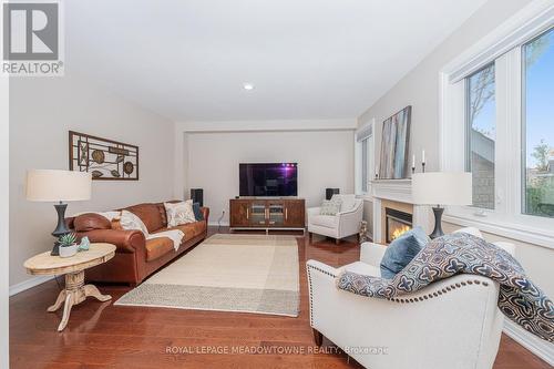 10 Orchid Avenue, Halton Hills, ON - Indoor Photo Showing Living Room