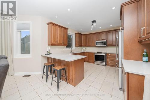 10 Orchid Avenue, Halton Hills, ON - Indoor Photo Showing Kitchen