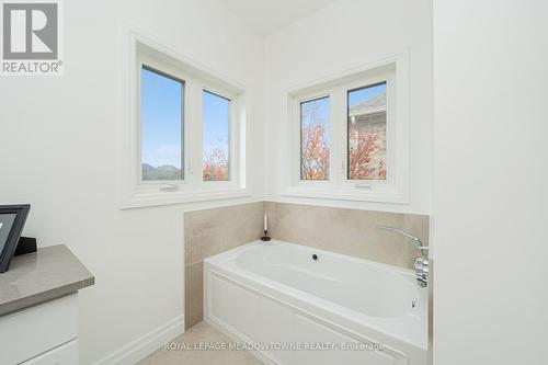 10 Orchid Avenue, Halton Hills, ON - Indoor Photo Showing Bathroom