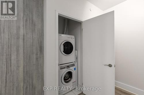 2704 - 9 Valhalla Inn Road, Toronto, ON - Indoor Photo Showing Laundry Room