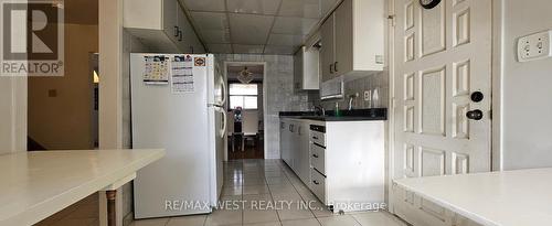 18 Richgrove Drive, Toronto, ON - Indoor Photo Showing Kitchen