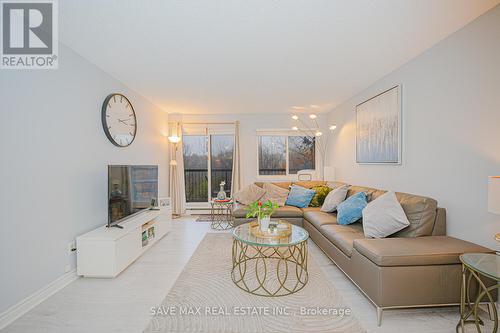 224 - 1450 Glen Abbey Gate, Oakville, ON - Indoor Photo Showing Living Room