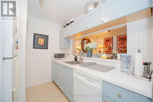 224 - 1450 Glen Abbey Gate, Oakville, ON - Indoor Photo Showing Kitchen