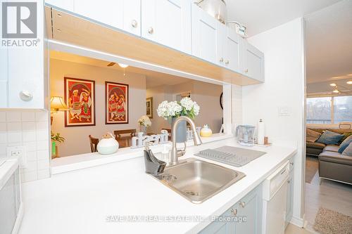 224 - 1450 Glen Abbey Gate, Oakville, ON - Indoor Photo Showing Kitchen