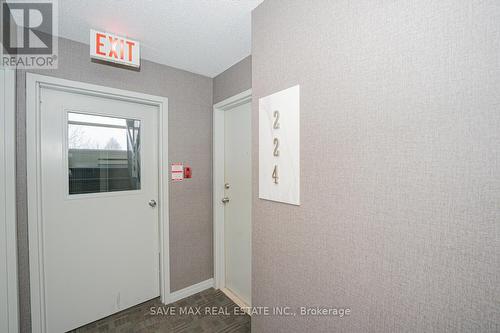 224 - 1450 Glen Abbey Gate, Oakville, ON - Indoor Photo Showing Other Room