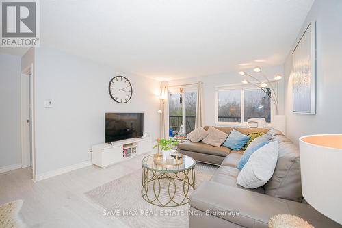 224 - 1450 Glen Abbey Gate, Oakville, ON - Indoor Photo Showing Living Room