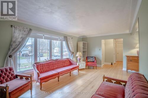 1404 Boyd Street, Cornwall, ON - Indoor Photo Showing Living Room