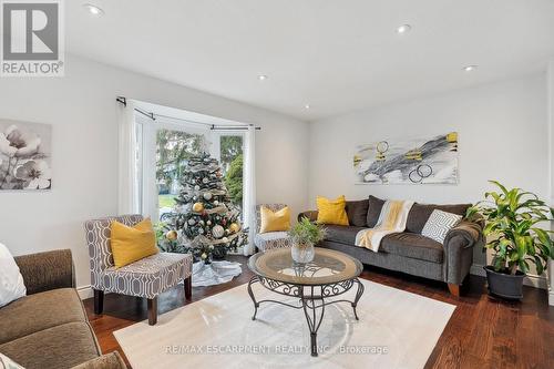 87 Monte Drive, Hamilton, ON - Indoor Photo Showing Living Room