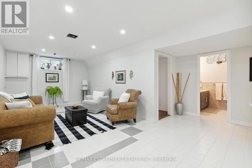 87 Monte Drive, Hamilton, ON - Indoor Photo Showing Living Room