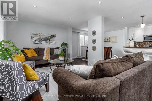 87 Monte Drive, Hamilton, ON - Indoor Photo Showing Living Room