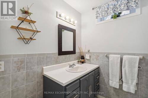 87 Monte Drive, Hamilton, ON - Indoor Photo Showing Bathroom