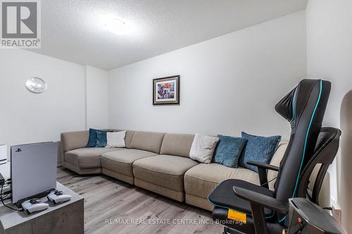 44 Kay Crescent, Guelph, ON - Indoor Photo Showing Living Room