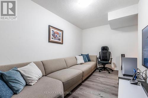 44 Kay Crescent, Guelph, ON - Indoor Photo Showing Living Room