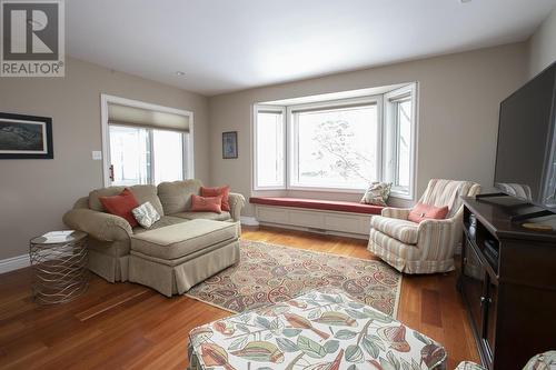 87 Village Ct, Sault Ste Marie, ON - Indoor Photo Showing Living Room