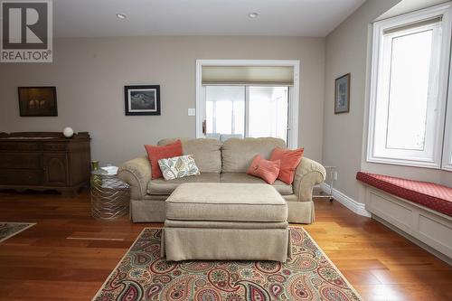 87 Village Ct, Sault Ste Marie, ON - Indoor Photo Showing Living Room