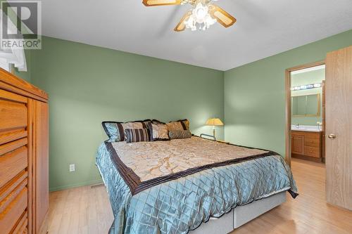 106 Crescent Drive, Enderby, BC - Indoor Photo Showing Bedroom