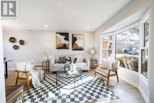 141 Speyside Drive, Oakville (1001 - Br Bronte), ON - Indoor Photo Showing Living Room