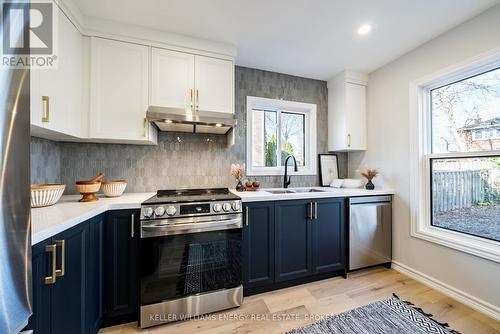 141 Speyside Drive, Oakville (1001 - Br Bronte), ON - Indoor Photo Showing Kitchen With Double Sink With Upgraded Kitchen