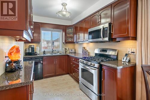 28 Elderberry Avenue, Grimsby (541 - Grimsby West), ON - Indoor Photo Showing Kitchen With Double Sink