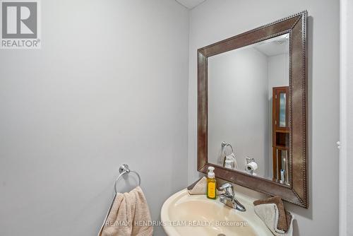 28 Elderberry Avenue, Grimsby (541 - Grimsby West), ON - Indoor Photo Showing Bathroom