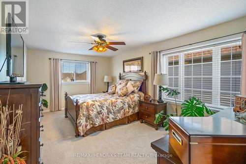 28 Elderberry Avenue, Grimsby (541 - Grimsby West), ON - Indoor Photo Showing Bedroom