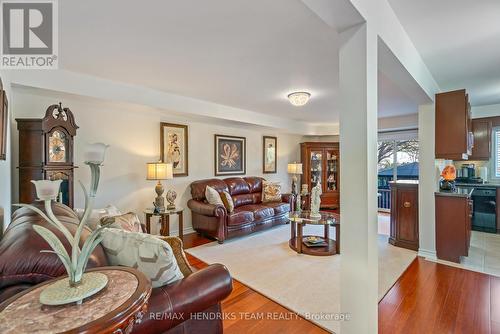 28 Elderberry Avenue, Grimsby (541 - Grimsby West), ON - Indoor Photo Showing Living Room