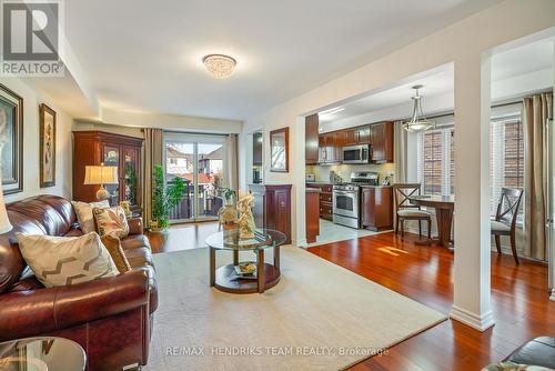 28 Elderberry Avenue, Grimsby (541 - Grimsby West), ON - Indoor Photo Showing Living Room