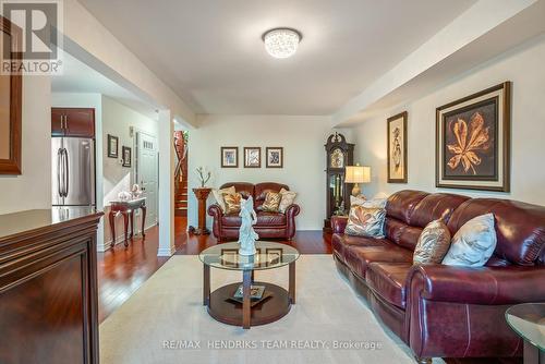 28 Elderberry Avenue, Grimsby (541 - Grimsby West), ON - Indoor Photo Showing Living Room