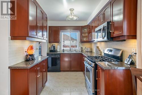 28 Elderberry Avenue, Grimsby (541 - Grimsby West), ON - Indoor Photo Showing Kitchen