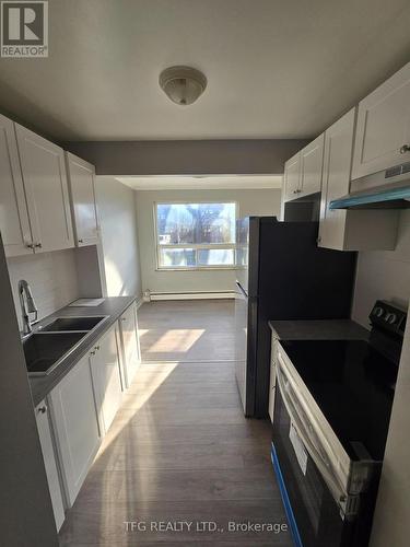 8 - 276 Saguenay Avenue, Oshawa (Mclaughlin), ON - Indoor Photo Showing Kitchen