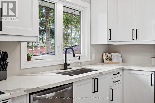 10 South Crescent, Port Colborne (878 - Sugarloaf), ON - Indoor Photo Showing Kitchen With Double Sink