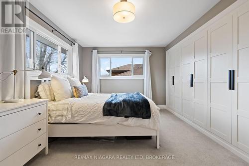 10 South Crescent, Port Colborne (878 - Sugarloaf), ON - Indoor Photo Showing Bedroom