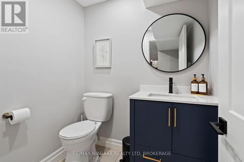 10 South Crescent, Port Colborne (878 - Sugarloaf), ON - Indoor Photo Showing Bathroom