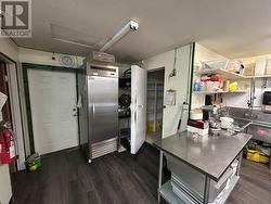 Walk in freezer built in - 