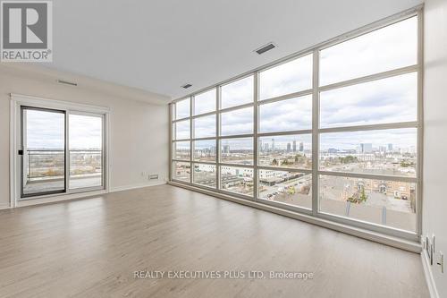 709 - 1 Leaside Park Drive, Toronto, ON - Indoor Photo Showing Other Room