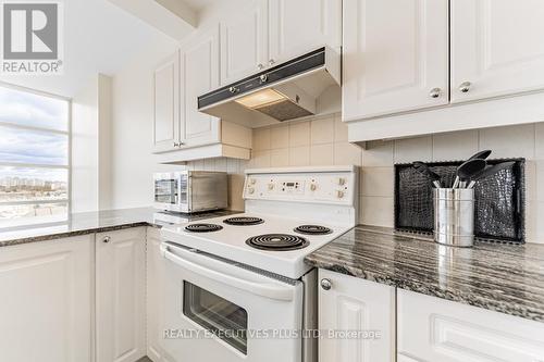 709 - 1 Leaside Park Drive, Toronto, ON - Indoor Photo Showing Kitchen