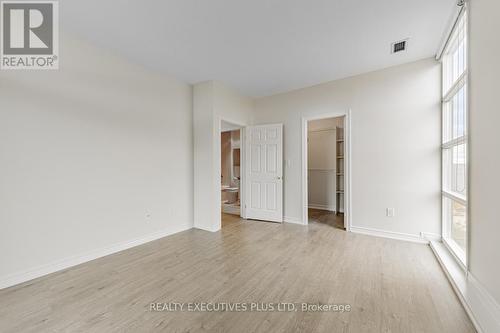 709 - 1 Leaside Park Drive, Toronto, ON - Indoor Photo Showing Other Room